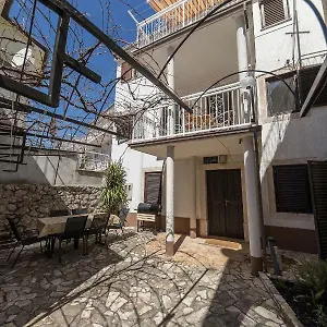 https://apartmani-kristina-crikvenica.primorje-gorskikotar.com