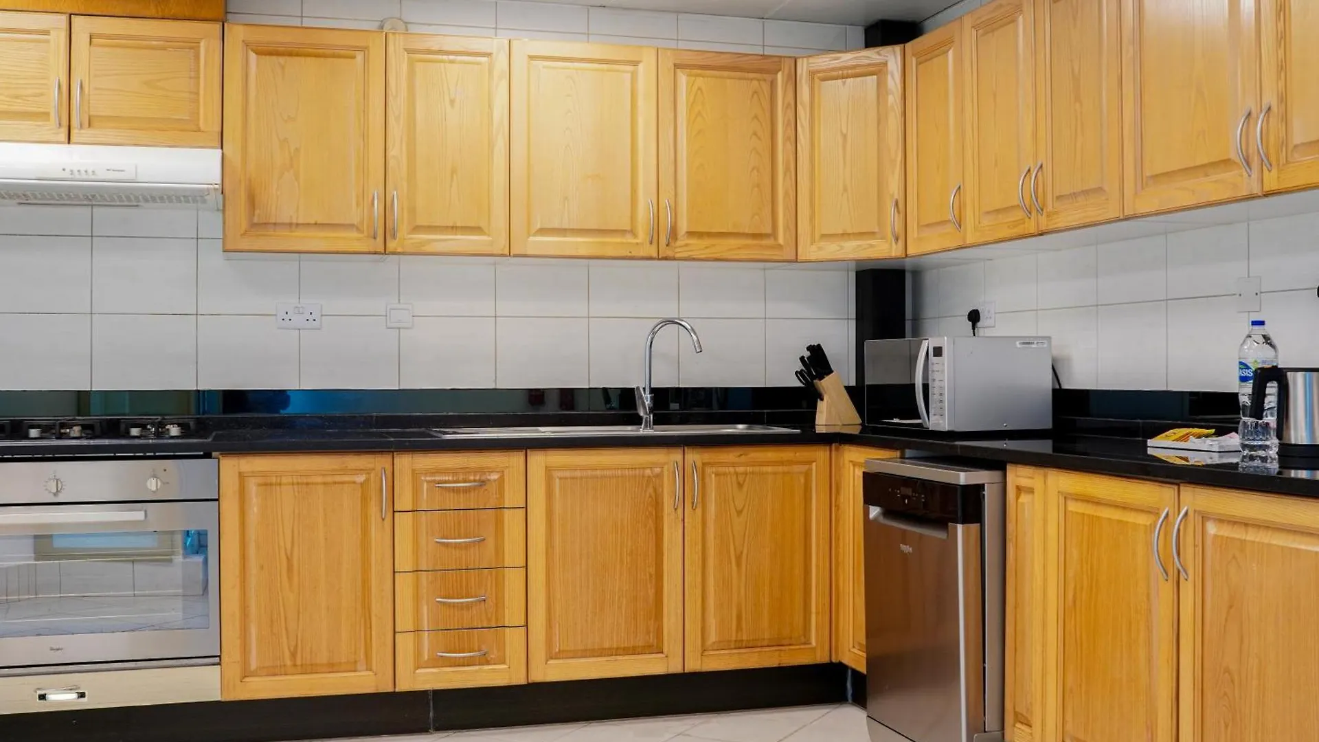 Roda Al Murooj Residences Дубай 0*,